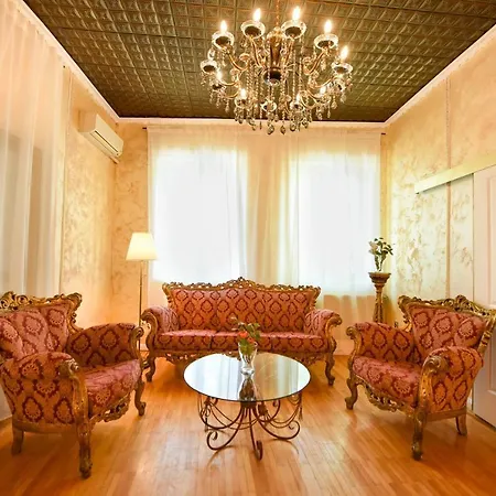 Ultracentral 2br With Balcony & Unique Design Apartment *