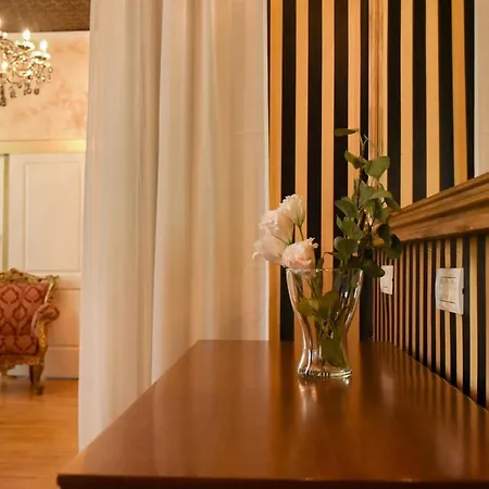 Ultracentral 2br With Balcony & Unique Design דירה