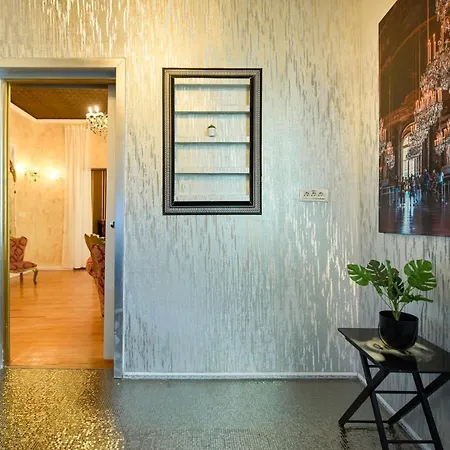 Ultracentral 2br With Balcony & Unique Design Apartment *